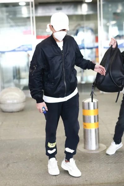 Kinesiska Skådespelaren Qiao Zhenyu Anländer Till Flygplats Peking Efter Landning — Stockfoto