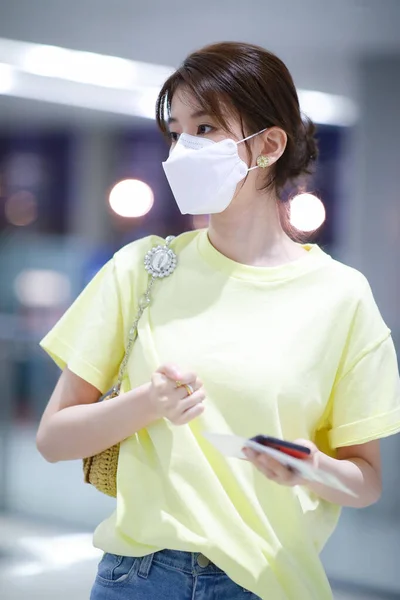 Actrice Chinoise Qiao Xin Arrive Aéroport Shanghai Avant Son Départ — Photo