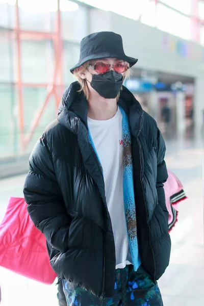 Chinese Singer Dancer Rapper Huang Minghao Arrives Beijing Airport Departure — Stock Photo, Image