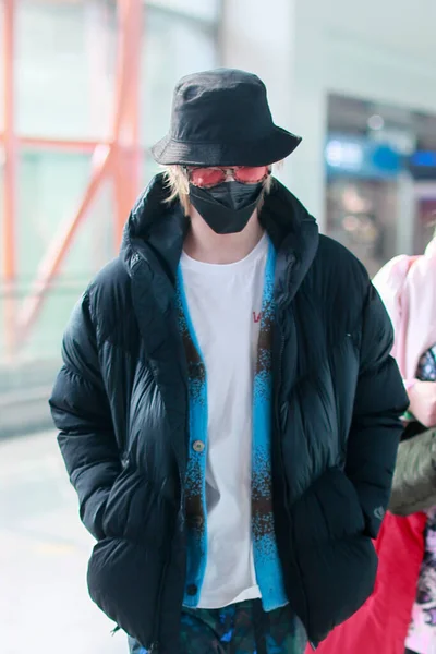 Chinese Singer Dancer Rapper Huang Minghao Arrives Beijing Airport Departure — Stock Photo, Image