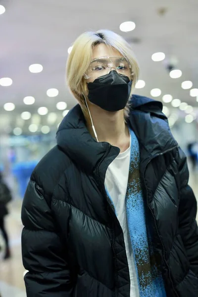 Cantante Bailarín Rapero Chino Huang Minghao Llega Aeropuerto Beijing Antes — Foto de Stock