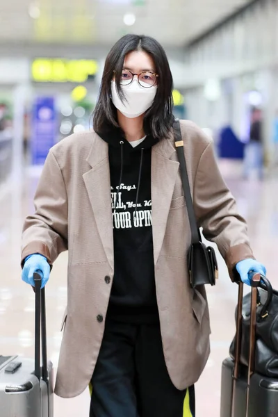 Kinesisk Modell Liu Wen Anländer Till Pekings Flygplats Före Avgång — Stockfoto