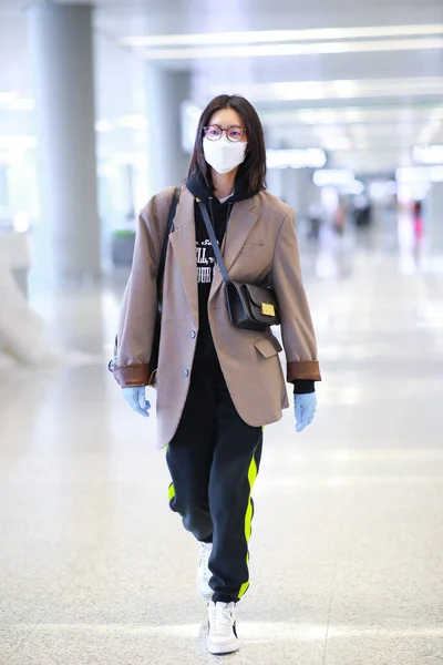 Κινεζικό Μοντέλο Liu Wen Φτάνει Ένα Αεροδρόμιο Του Πεκίνου Πριν — Φωτογραφία Αρχείου