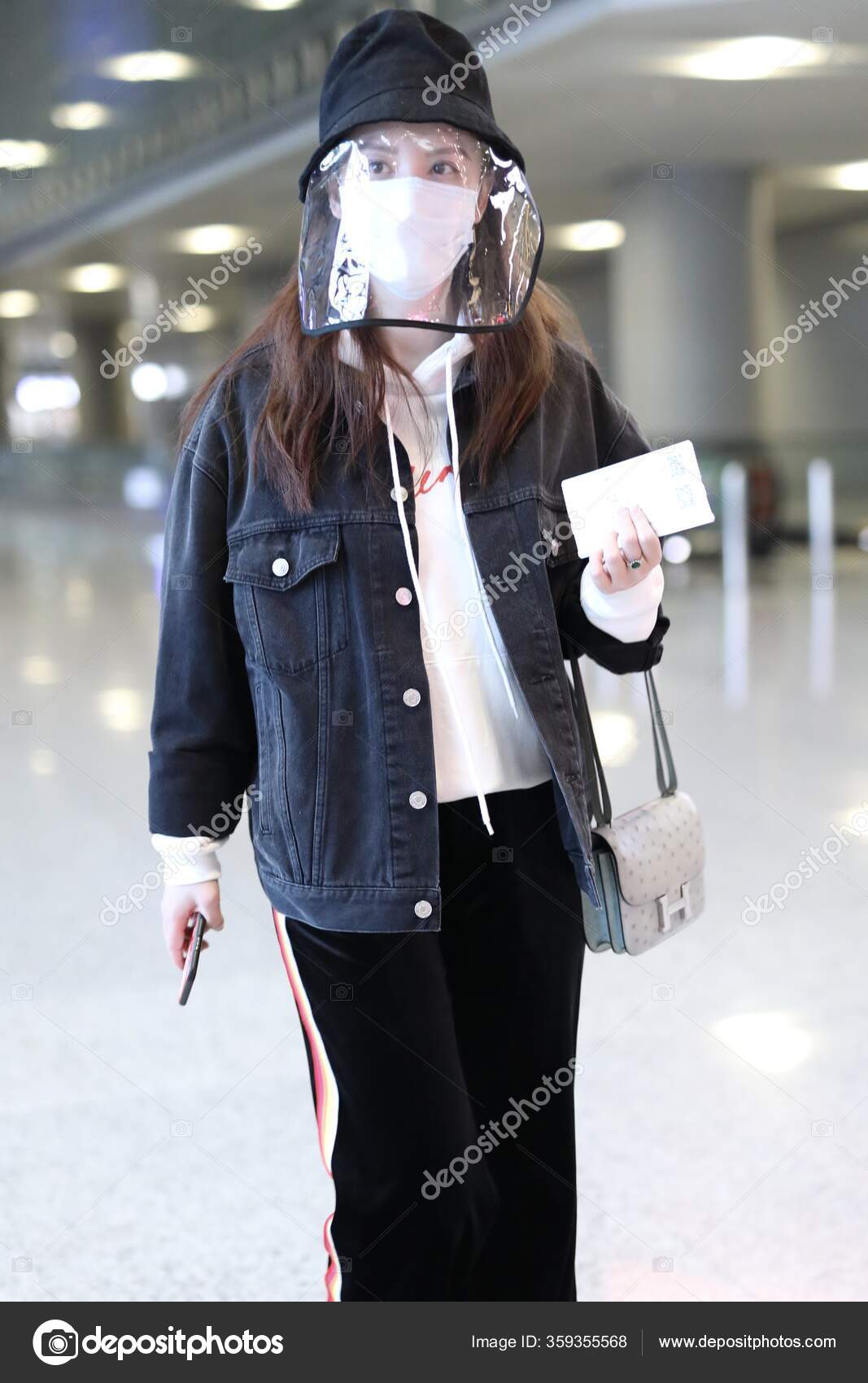 Chinese Actress Zhang Meng Alina Zhang Arrives Beijing Airport ...