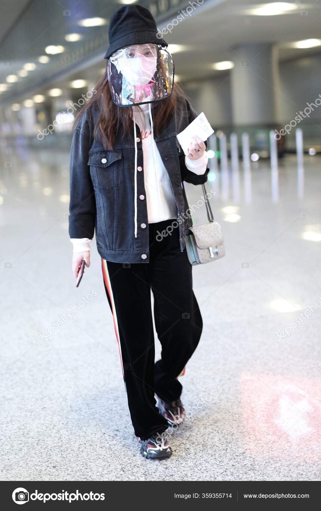 Chinese Actress Zhang Meng Alina Zhang Arrives Beijing Airport ...