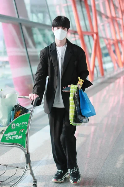 Cai Zhengjie Cântăreață Chineză Ajuns Aeroport Din Capitala Beijing China — Fotografie, imagine de stoc
