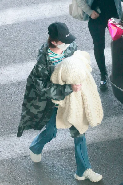 Kinesisk Skådespelerska Xibe Härstamning Tong Liya Anländer Till Peking Flygplats — Stockfoto