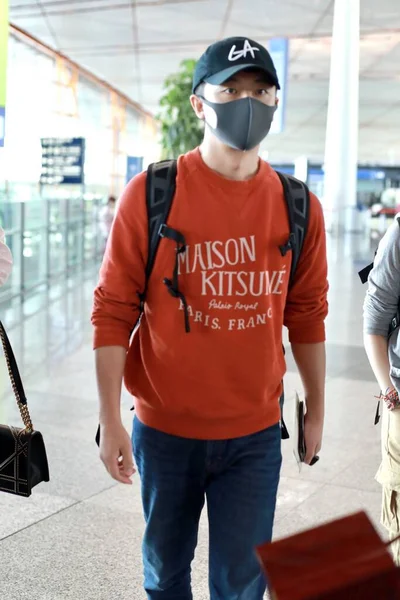 Chinese Actor Huang Xuan Arrives Beijing Airport Departure Beijing China — Stock Photo, Image