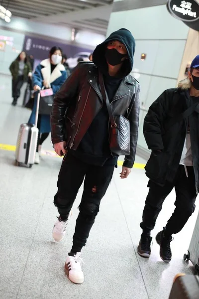 中国演员 歌手谭建熙于2020年3月8日抵达北京机场 — 图库照片