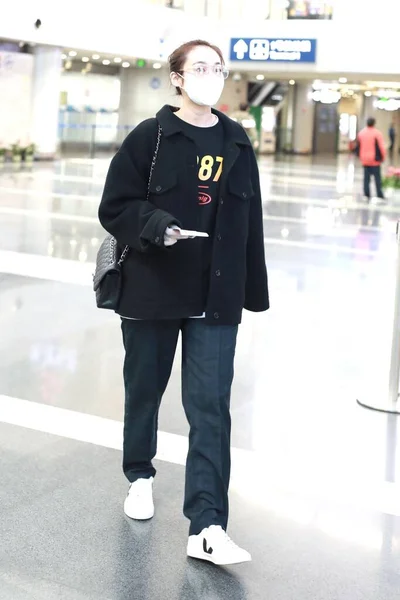 2020年3月24日 中国の女優 張嘉寧が上海空港に到着し 上海に出発 — ストック写真