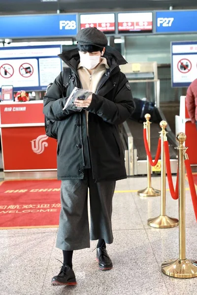 Chinese Acteur Zanger Tong Zhuo Arriveert Een Luchthaven Peking Voor — Stockfoto