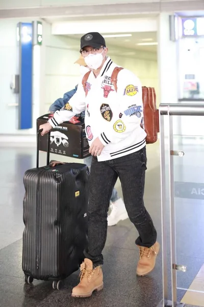 Chinese Mandopop Zanger Acteur Han Geng Arriveert Een Luchthaven Peking — Stockfoto