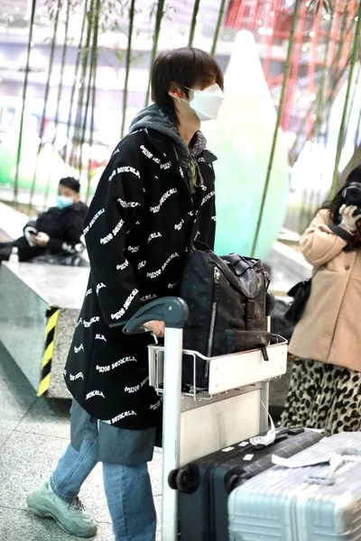 Chinese Singer Wenxuan Arrives Beijing Airport Landing Beijing China February — Stock Photo, Image