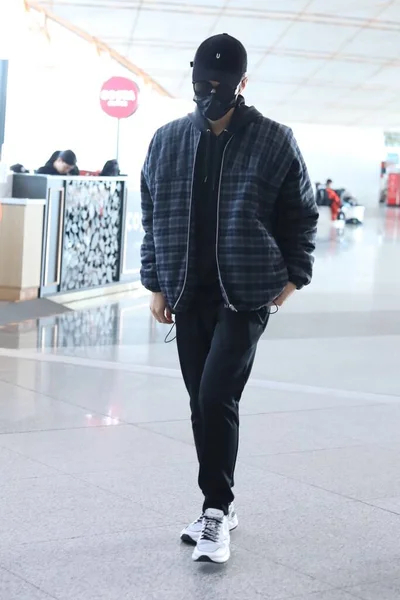 Chiński Aktor Piosenkarz Chen Xuedong Lub Cheney Chen Przybywa Lotnisko — Zdjęcie stockowe