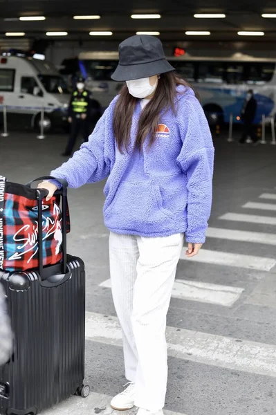 Chinese Actress Zeng Arrives Beijing Airport Landing Beijing China March — Stock Photo, Image