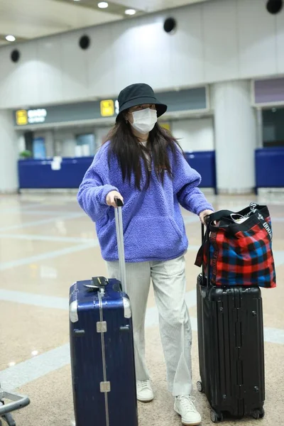 Chinese Actress Zeng Arrives Beijing Airport Landing Beijing China March — Stock Photo, Image