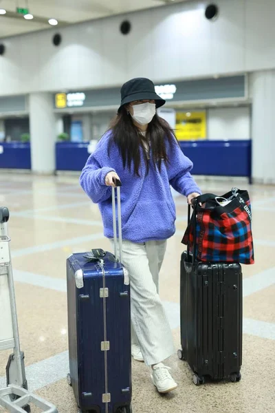 Attrice Cinese Zeng Arriva Aeroporto Pechino Dopo Essere Atterrata Pechino — Foto Stock