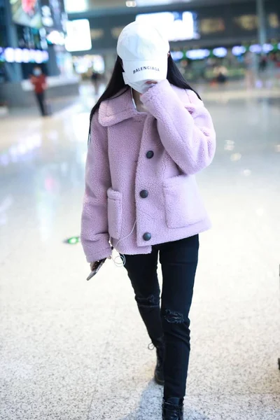 Chinese Zangeres Actrice Jingyi Arriveert Voor Vertrek Een Luchthaven Peking — Stockfoto