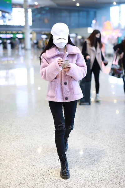 Cantante Actriz China Jingyi Llega Aeropuerto Beijing Antes Salida Beijing —  Fotos de Stock