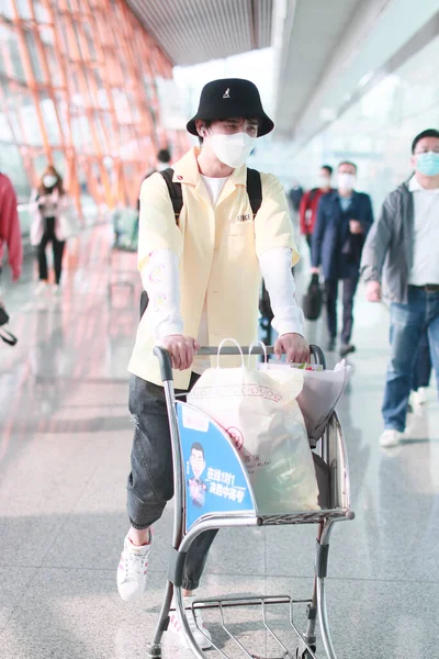 Chinese Singer Actor Zhang Yuan Arrived One Airports Beijing China — Stock Photo, Image