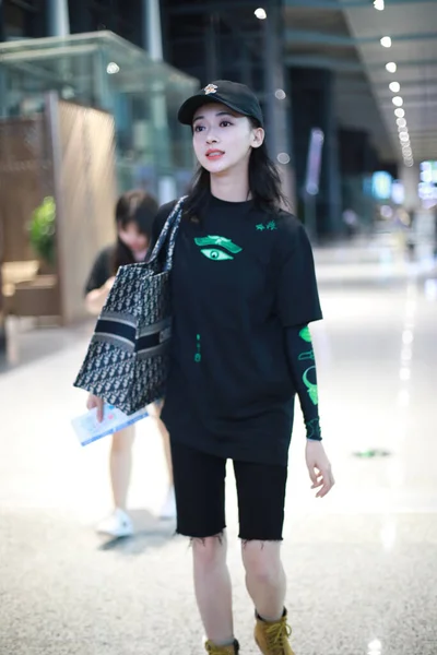 Chinese Actrice Jiyan Verschijnt Een Luchthaven Shanghai China Augustus 2019 — Stockfoto