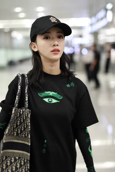 中国の女優ウー ジヤンが2019年8月29日 上海の空港に現れる — ストック写真