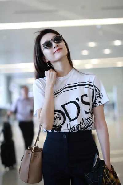 Die Chinesische Schauspielerin Jiang Shuying Kommt Nach Ihrer Landung Shanghai — Stockfoto