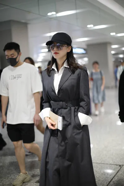 Китайская Актриса Шиши Сесилия Прибывает Шанхайский Аэропорт Хунцяо После Приземления — стоковое фото