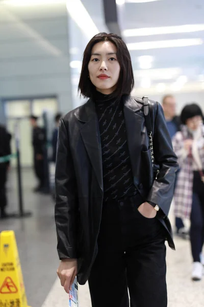 Kinesisk Supermodell Liu Wen Anländer Till Shanghai Hongqiao Flygplats Före — Stockfoto