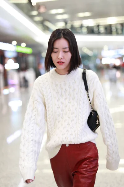 Chińska Supermodelka Liu Wen Pojawia Się Lotnisku Pekinie Przed Odlotem — Zdjęcie stockowe