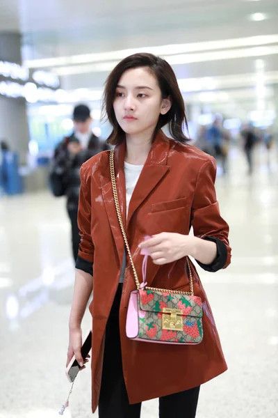 Kinesiska Skådespelerskan Song Dyker Upp Flygplats Shanghai Före Avgång Shanghai — Stockfoto