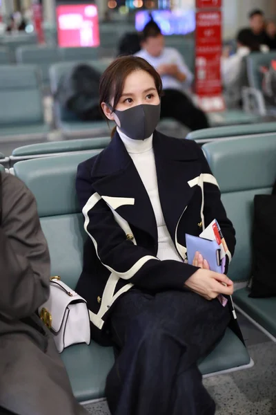 Chinese Actress Liu Shishi Shows Shanghai Hongqiao Airport Departure Shanghai — 스톡 사진