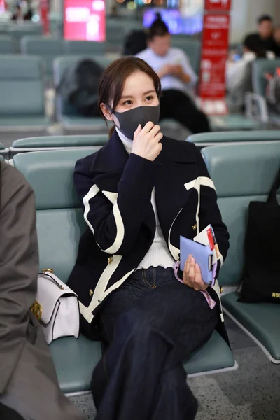 Chinese Actress Liu Shishi Shows Shanghai Hongqiao Airport Departure Shanghai — Stock Photo, Image