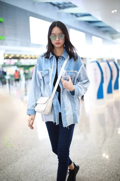 Čínská Herečka Zpěvačka Modelka Královna Krásy Zhang Zilin Objeví Letišti — Stock fotografie