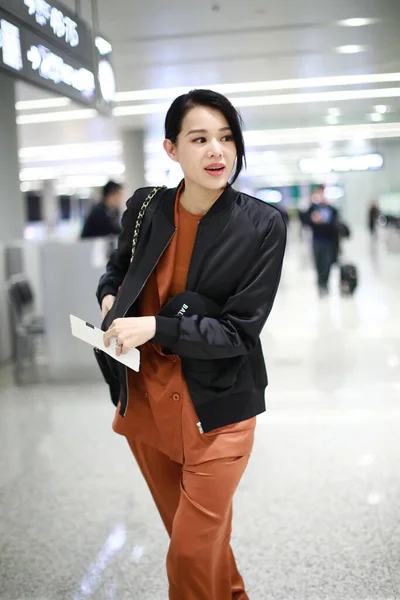 Hong Kong Actrice Zangeres Myolie Duikt Shanghai Luchthaven Voor Vertrek — Stockfoto