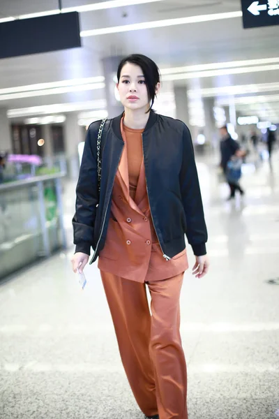 Hongkong Skådespelerskan Och Sångerskan Myolie Dyker Upp Shanghais Flygplats Före — Stockfoto