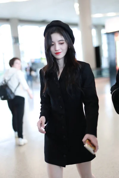 Chanteuse Actrice Chinoise Jingyi Présente Aéroport Shanghai Hongqiao Avant Son — Photo