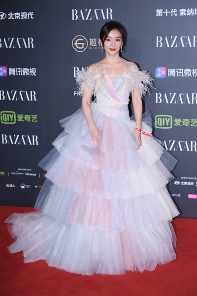 中国女演员袁珊珊出席2019年11月16日在中国北京举行的2019年Bazaar慈善之夜 — 图库照片