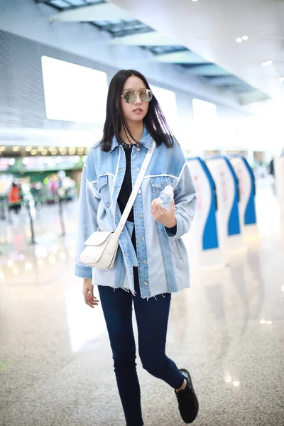 Actriz Cantante Modelo Reina Belleza China Zhang Zilin Presenta Aeropuerto —  Fotos de Stock