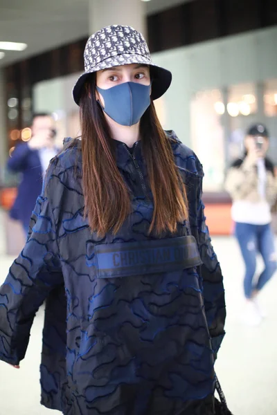 Čínská Herečka Yang Ying Nebo Angelababy Dorazí Pekingské Letiště Přistání — Stock fotografie