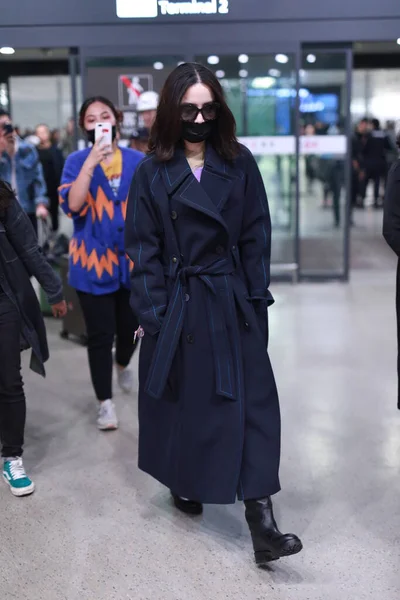 여배우 가수인 송지아는 2020 상하이를 출발하기 공항에 — 스톡 사진