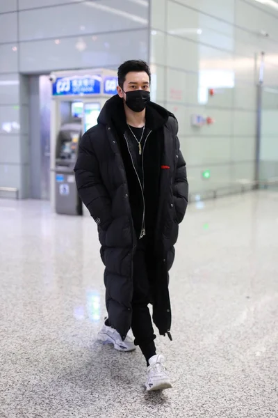 Acteur Chanteur Mannequin Chinois Huang Xiaoming Arrive Aéroport Shanghai Avant — Photo