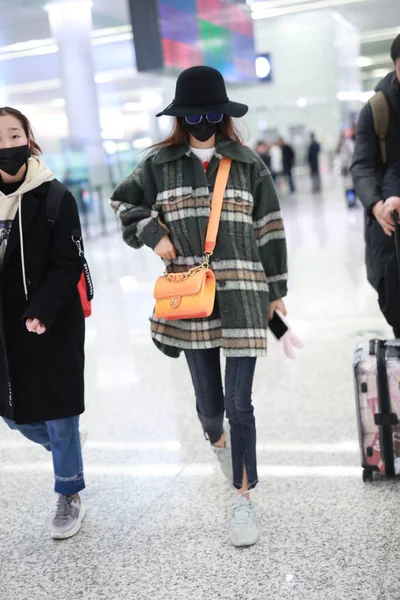 Κινέζα Ηθοποιός Σαν Φτάνει Ένα Αεροδρόμιο Της Σαγκάης Πριν Την — Φωτογραφία Αρχείου