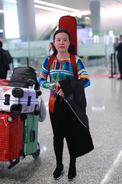 Chinese Fusion Singer Gong Linna Arrives Shanghai Airport Landing Shanghai — Stock Photo, Image