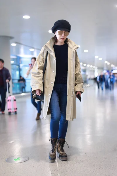 Κινέζα Ηθοποιός Hai Qing Φτάνει Ένα Αεροδρόμιο Της Σαγκάης Befoere — Φωτογραφία Αρχείου