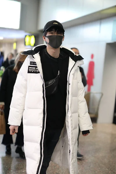 Cantante Chino Liu Yuning Aparece Aeropuerto Shanghai Antes Salida Shanghai — Foto de Stock