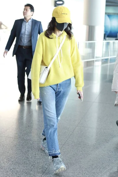 Čínská Herečka Modelka Wang Nebo Angel Wang Přijede Pekingské Letiště — Stock fotografie