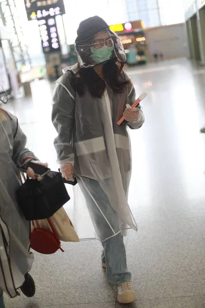 Китайская Актриса Цай Вэньцзин Прибывает Аэропорт Чэнду Перед Отъездом Город — стоковое фото