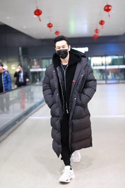 Kínai Színész Énekes Modell Huang Xiaoming Megérkezik Shanghai Repülőtéren Indulás — Stock Fotó
