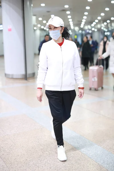 Chinese Actrice Zakenvrouw Liu Xiaoqing Arriveert Een Luchthaven Voor Vertrek — Stockfoto